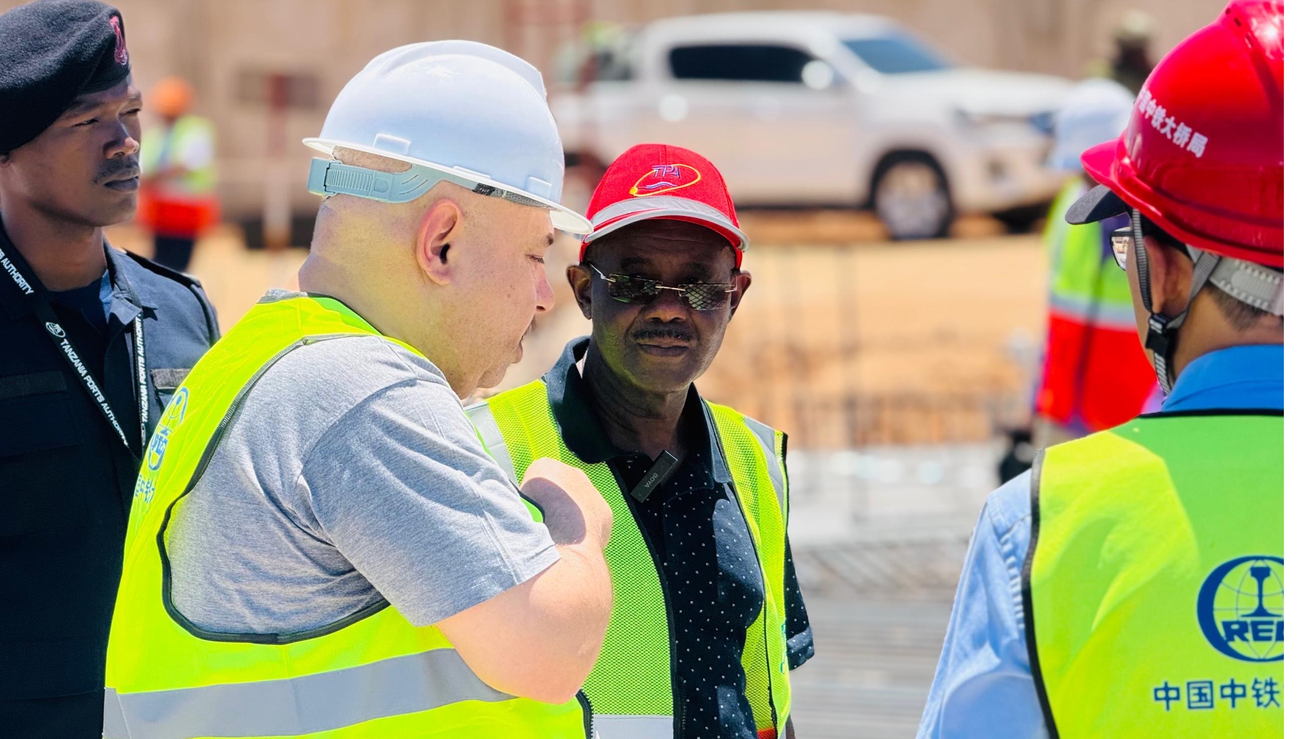 MBARAWA AKAGUA UJENZI WA MATANGI YA MAFUTA KIGAMBONI