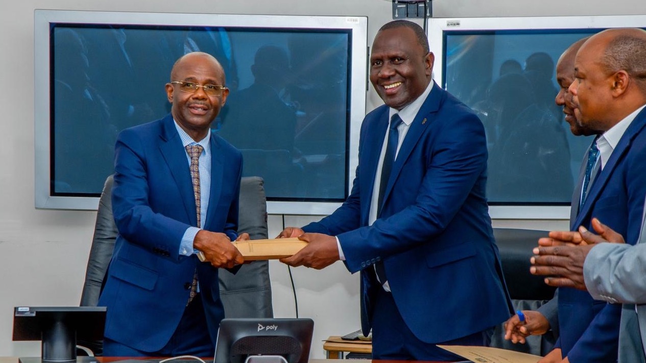 WAZIRI MBARAWA, KIHENZILE WASHUKURU WATUMISHI WA WIZARA YA UCHUKUZI